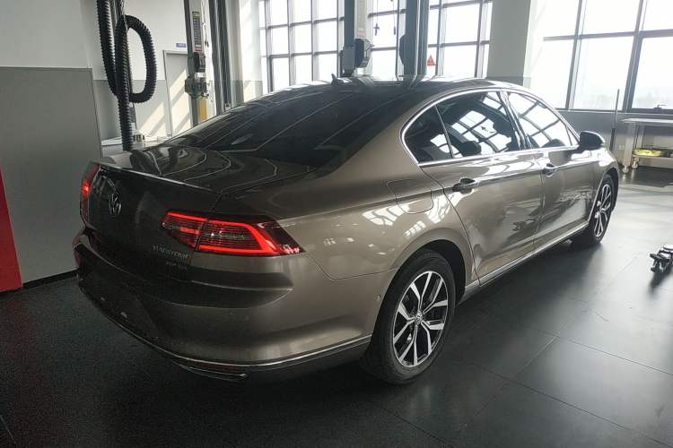 Used Volkswagen Magotan 2017 330TSI DSG Luxury Model
