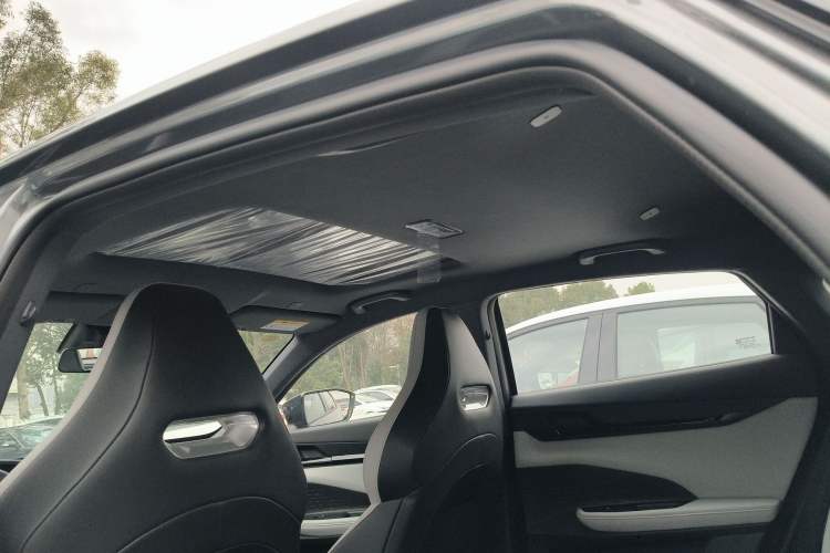 Used Changan UNI-V iDD 2024 Blue Whale Smart Electric iDD 136km ZhiKu Model
