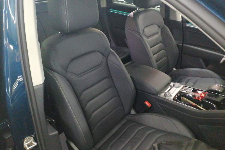 Used Volkswagen Touareg 2021 3.0 TSI Luxury Edition Black Diamond Sport Package
