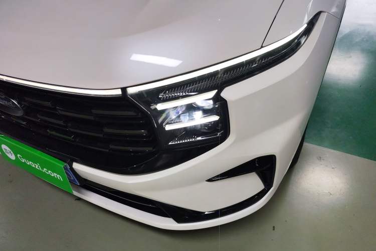 Used Ford Edge 2023 Edge L 2.0T EcoBoost E-Hybrid Four-Wheel Drive Seven-Seat Supreme Model
