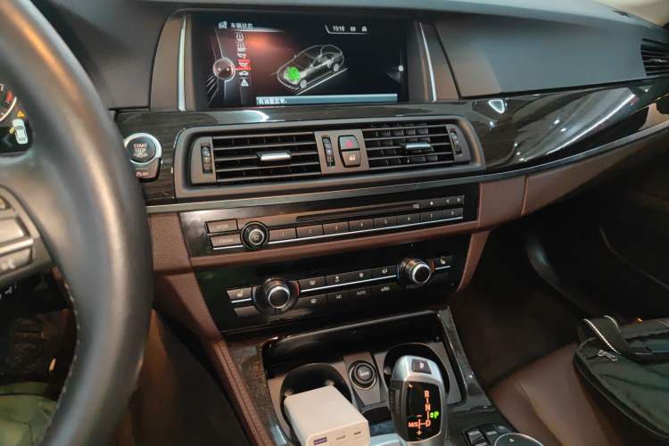 Used BMW 5 Series 2014 525Li Luxury Design Package
