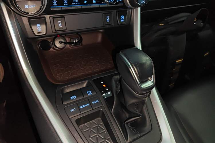 Used Toyota RAV4 2021 2.0L CVT Two-Wheel Drive Prestige Edition
