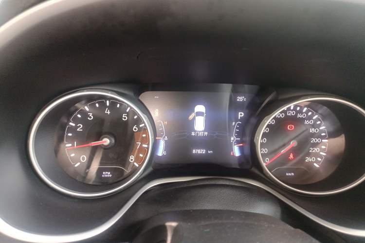 Used  Compass 2017 200T Automatic Family Edition
