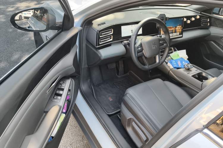 Used BYD Qin L 2025 DM-i Smart Drive 80KM Leading Model