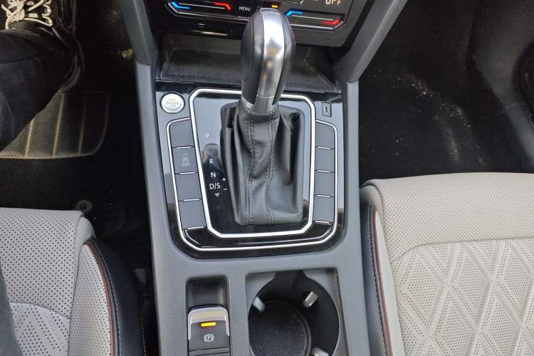 Used Volkswagen Magotan 2023 2 Million Units Commemorative Edition 330TSI DSG Luxury Version
