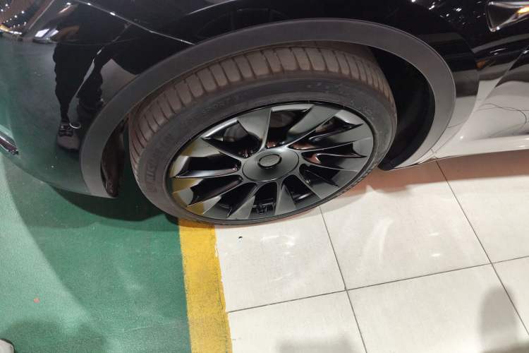 Used Tesla Model Y 2023 Long-Range All-Wheel-Drive Version
