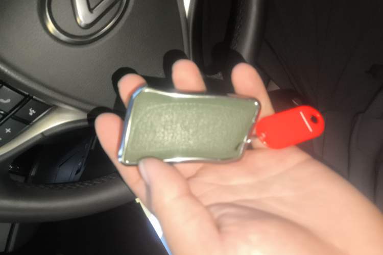 Used Lexus ES 2022 300h Deluxe Edition
