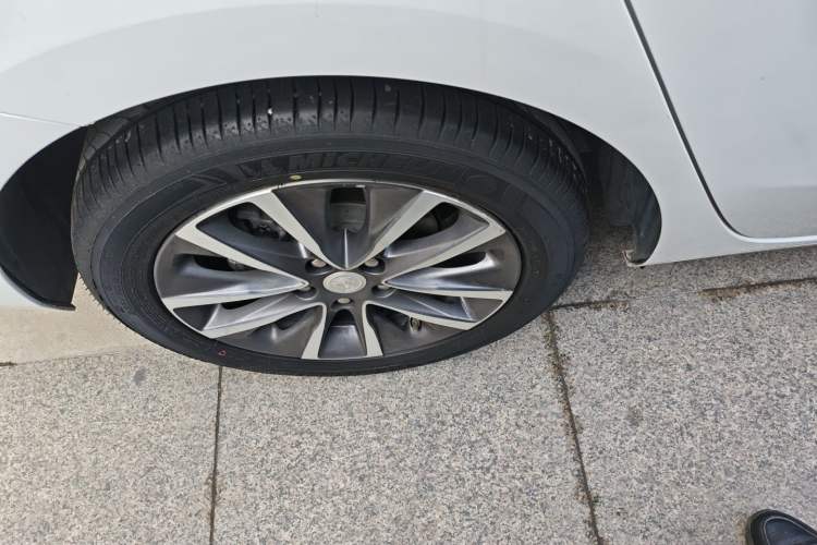 Used Buick GL6 2021 323T Mild Hybrid Connect Prestige Model
