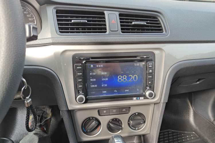 Used Volkswagen Gran Lavida 2013 1.6L Automatic Fashion Model
