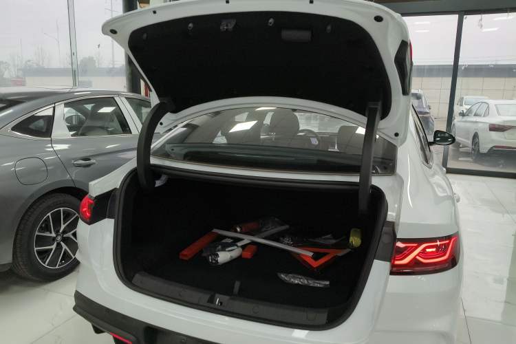 Used BYD Qin L 2025 DM-i Smart Drive 120KM Leading Model
