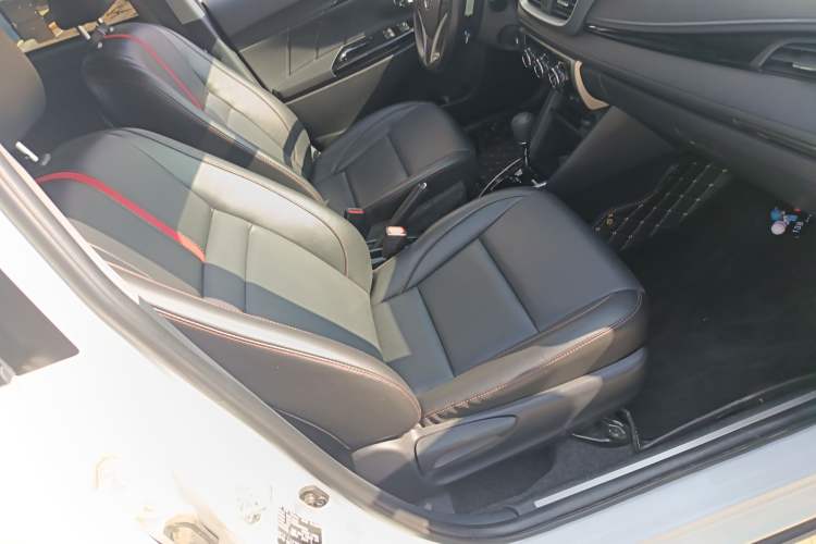 Used Toyota YARiS L 2022 X-Trail 1.5L CVT Luxury PLUS Edition
