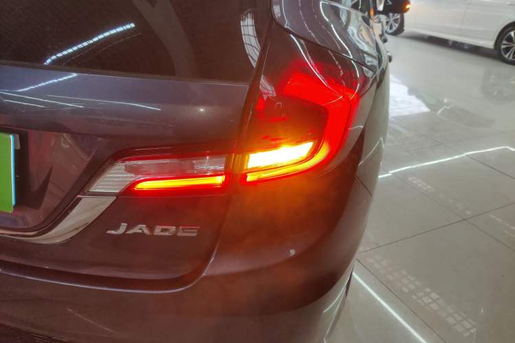 Used Honda Jade 2017 1.8L automatic Comfort version 5 seats
