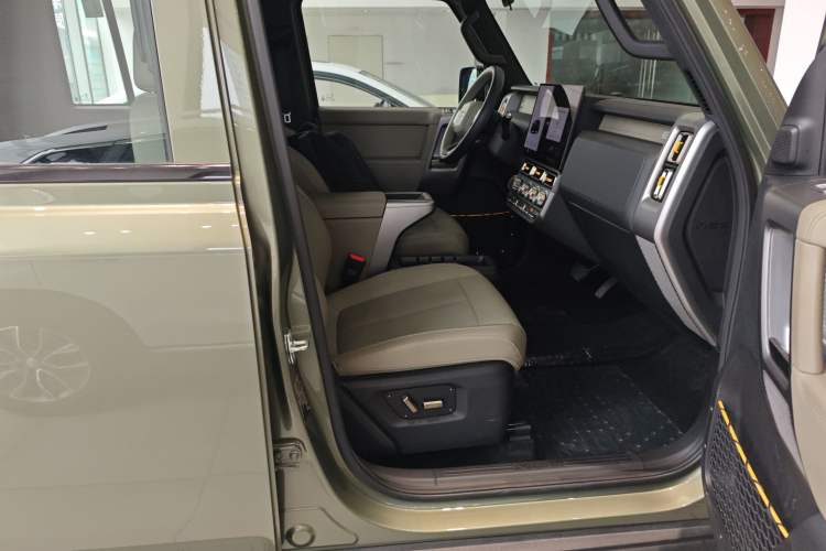 Used  V23 2025 501 Four-Wheel Drive Advanced Version
