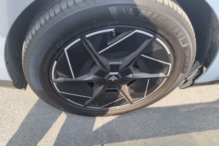 Used  HT 2023 670 Rear-Drive Ultra-High Voltage Version
