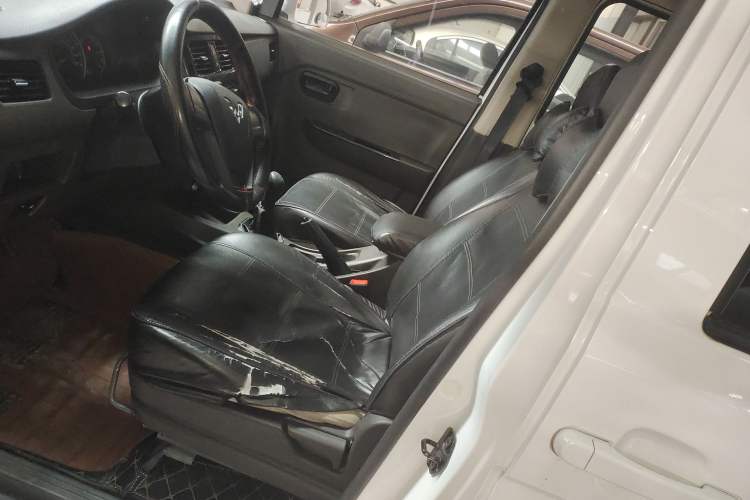 Used Wuling Rongguang V 2018 1.5L Standard Version
