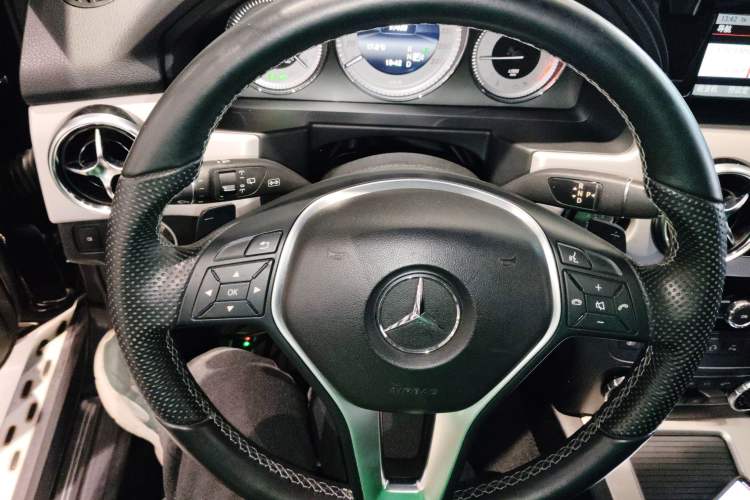 Used Mercedes-Benz GLK-Class 2013 Facelift GLK 300 4MATIC Fashion Edition
