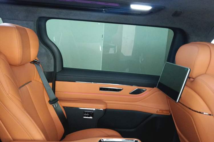 Used  LEVC L380 2024 140-Degree 6-Seater All-Wheel-Drive Ultra
