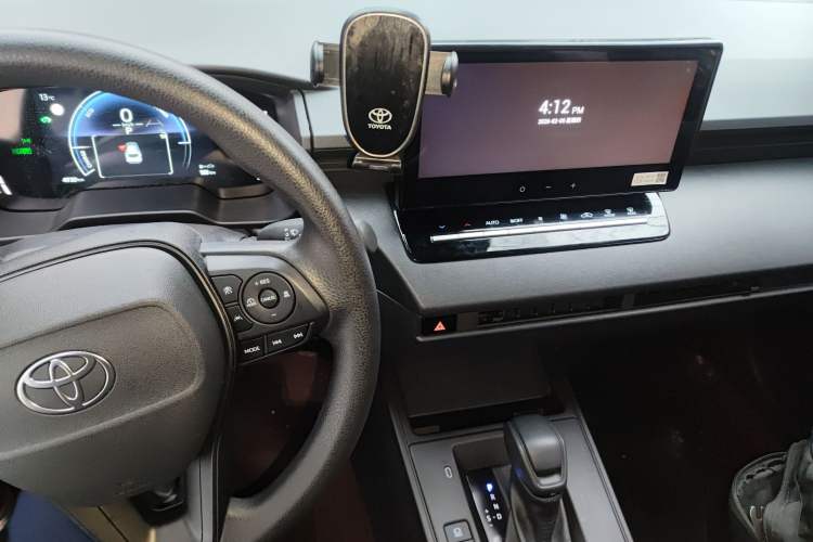 Used Toyota Corolla Cross 2026 Model 2.0L Smart Electric Hybrid Dual-Engine Pioneer Edition
