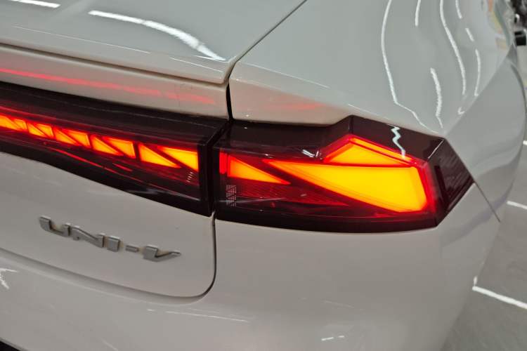 Used Changan UNI-V 2022 1.5T Prestige Version