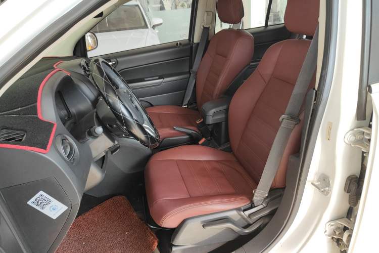 Used  Compass 2015 2.0L two-wheel drive sport version