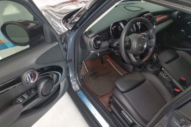 Used  MINI 2021 2.0T COOPER S Classic Edition Five-Door Model
