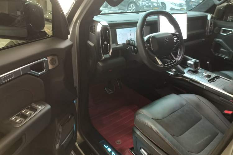 Used JETOUR Traveler 2023 2.0T All-Wheel Drive CrossPRO+
