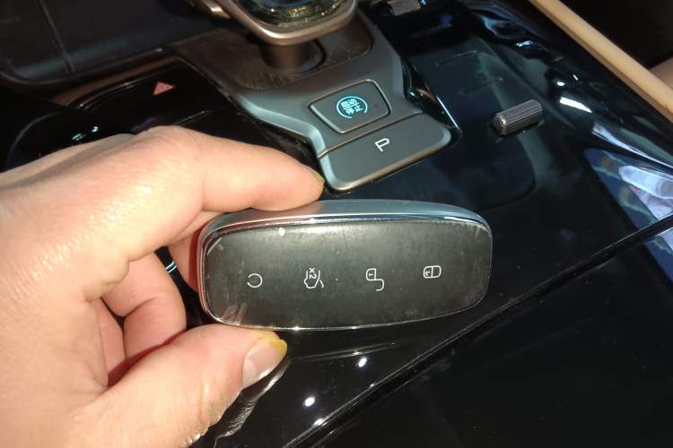 Used Denza D9 2022 DM-i 970 Four-Wheel Drive Flagship Model