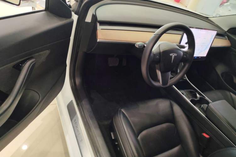Used Tesla Model 3 2019 Long-Range All-Wheel-Drive Version
