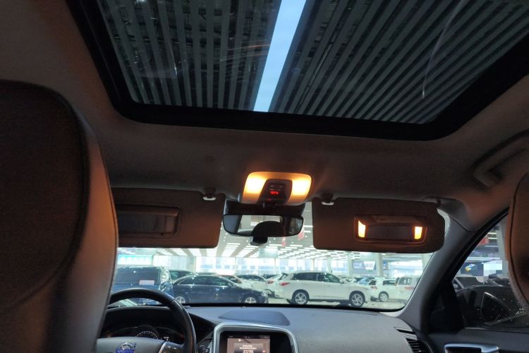 Used Volvo XC60 2017 T5 AWD Smart Upgrade Edition
