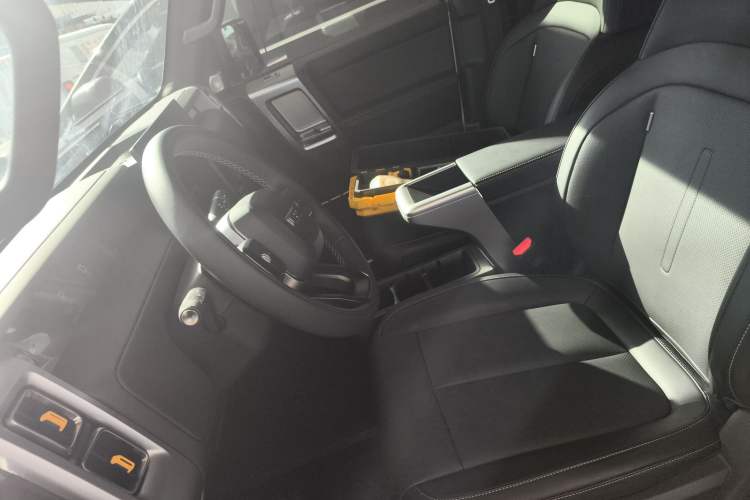 Used  V23 2025 401 Two-Wheel Drive Advanced Edition