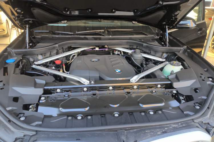 Used BMW X5 2023 xDrive 30Li Luxury M Sport Package
