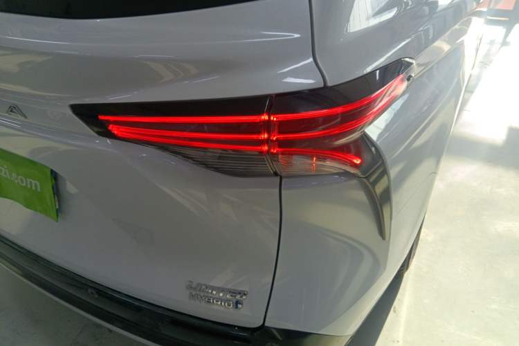 Used Toyota Sienna 2021 2.5L Hybrid Premium Edition