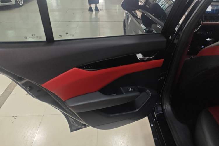 Used Dongfeng Aeolus Yixuan 2022 230T Automatic Adaptive-Beam Knight Edition
