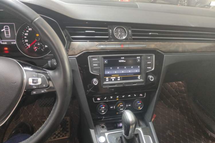 Used Volkswagen Magotan 2017 330TSI DSG Luxury Model
