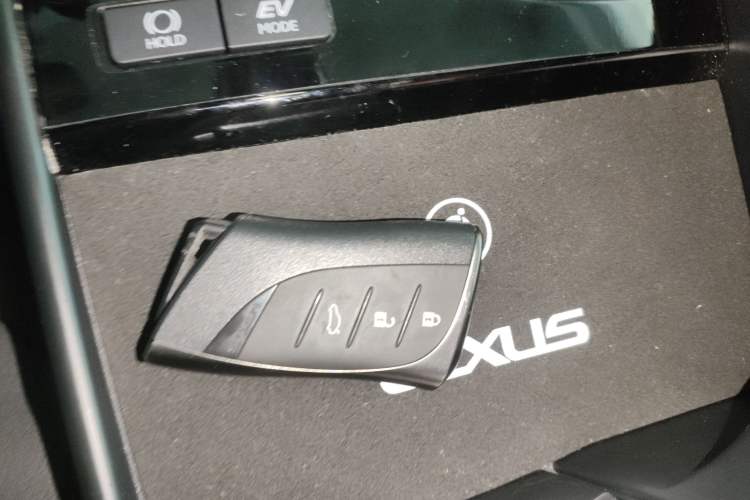 Used Lexus ES 2025 300h Deluxe Edition