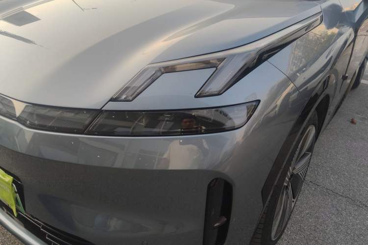 Used Lynk & Co 08 EM-P 2025 220 km All-Wheel-Drive Performance Halo
