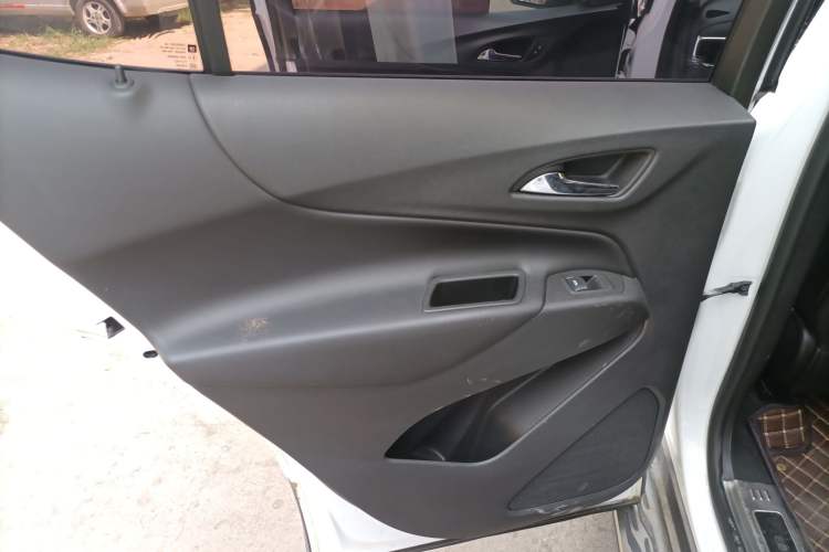 Used Chevrolet Equinox 2017 550T Automatic All-Wheel-Drive Top-Tier Version