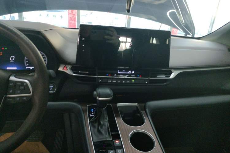 Used Toyota Granvia 2024 2.5L Hybrid Prestige PLUS Four-Wheel Drive Version