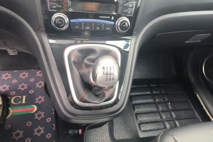 Used Haval H6 2015 Upgraded Model 1.5T Manual Two-Wheel Drive Elite Version
