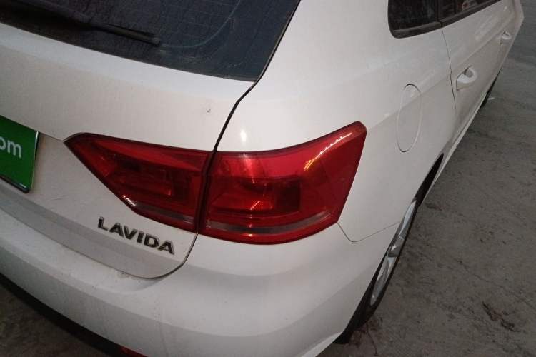 Used Volkswagen Gran Lavida 2013 1.6L Manual Fashion Model
