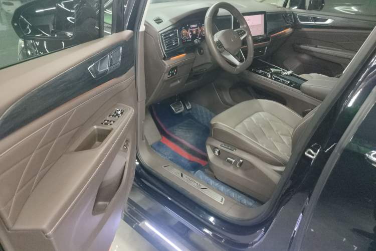 Used Volkswagen Viloran 2022 380TSI Prestige Edition
