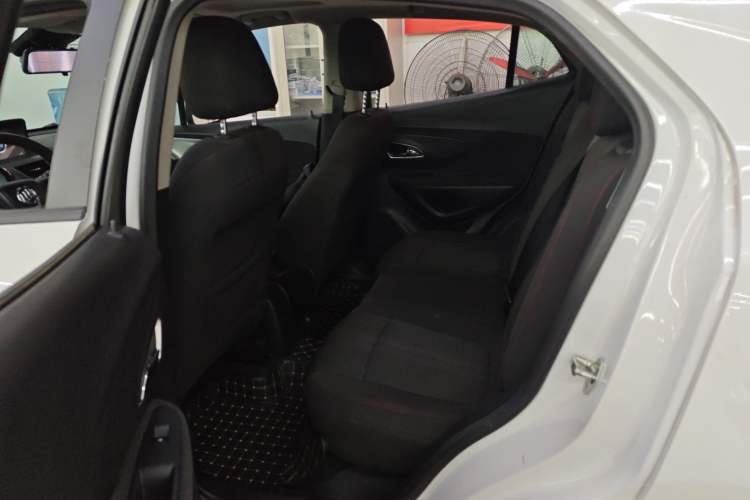 Used Buick Encore 2015 1.4T Automatic Two-Wheel Drive Urban Elite Version
