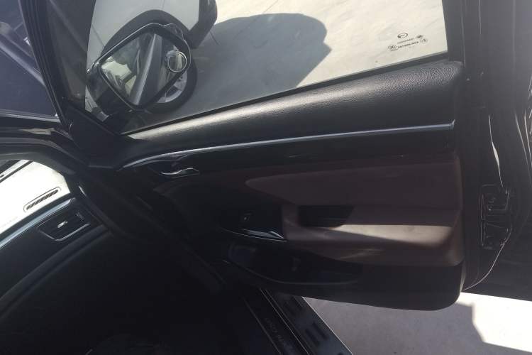 Used GAC Trumpchi GS8 2017 320T Two-Wheel Drive Luxury Smart Connectivity Version (7 Seats)
