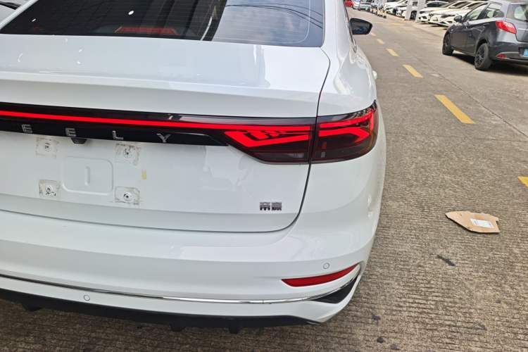 Used Geely Auto Emgrand 2022 4th Generation 1.5L CVT Flagship Model
