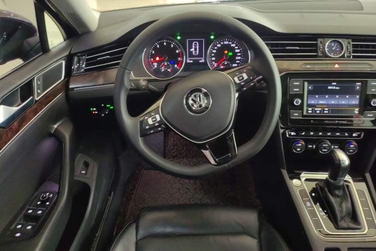 Used Volkswagen Magotan 2018 Facelift 330TSI DSG Luxury Model
