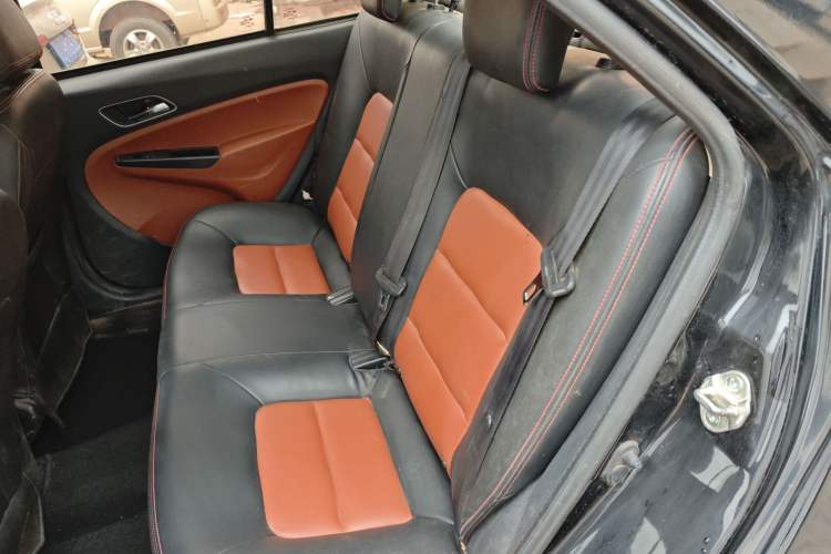 Used Geely Auto Diamond 2016 1.5L Manual Elite Version China IV Standard
