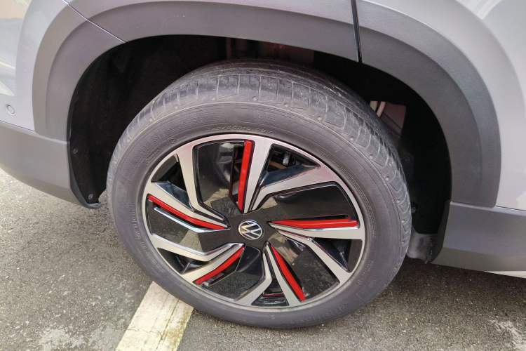 Used Volkswagen Tharu 2024 300TSI Two-Wheel-Drive Moon Luxury Edition
