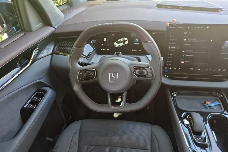 Used Zeekr 009 2024 7-Seater Walk-Through Version Four-Wheel Drive 108 kWh