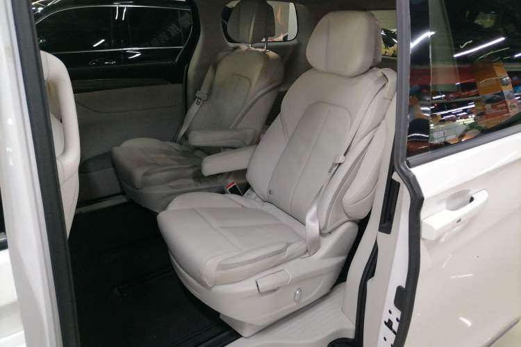 Used Buick GL8 2023 ES Lu Zun Deluxe and Yue Edition
