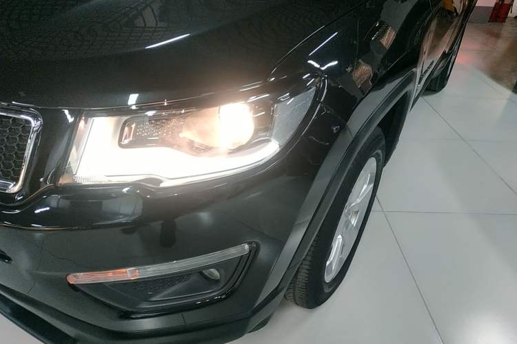 Used  Compass 2019 200T Automatic Family Edition - Connected Large Screen Version
